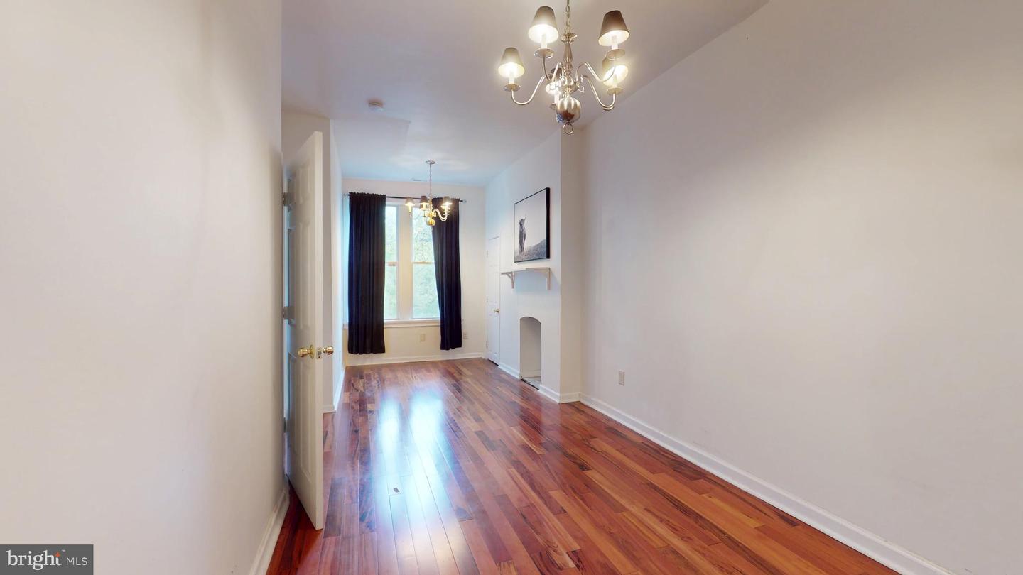 2431 Calvert St N Property Photo 11