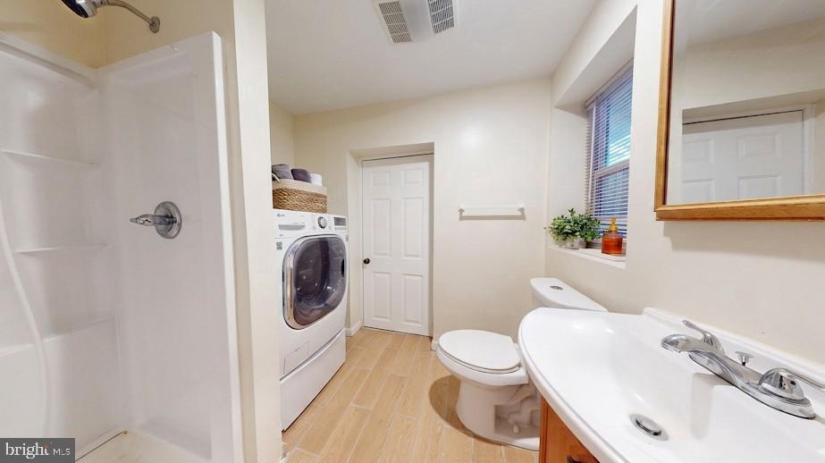 2431 Calvert St N Property Photo 28
