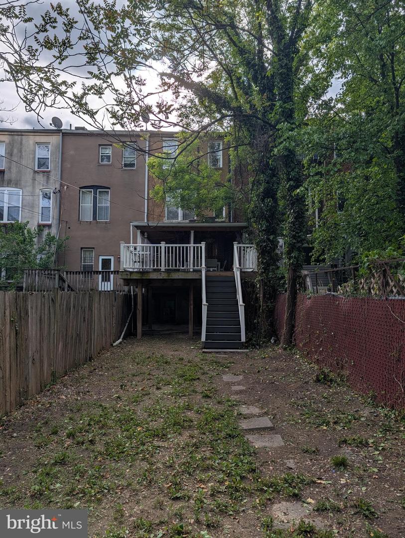 2431 Calvert St N Property Photo 30