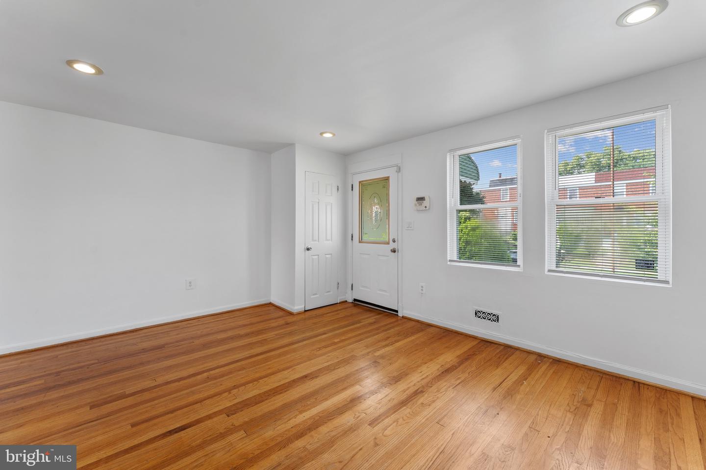 4022 ARDLEY AVE Property Photo 1