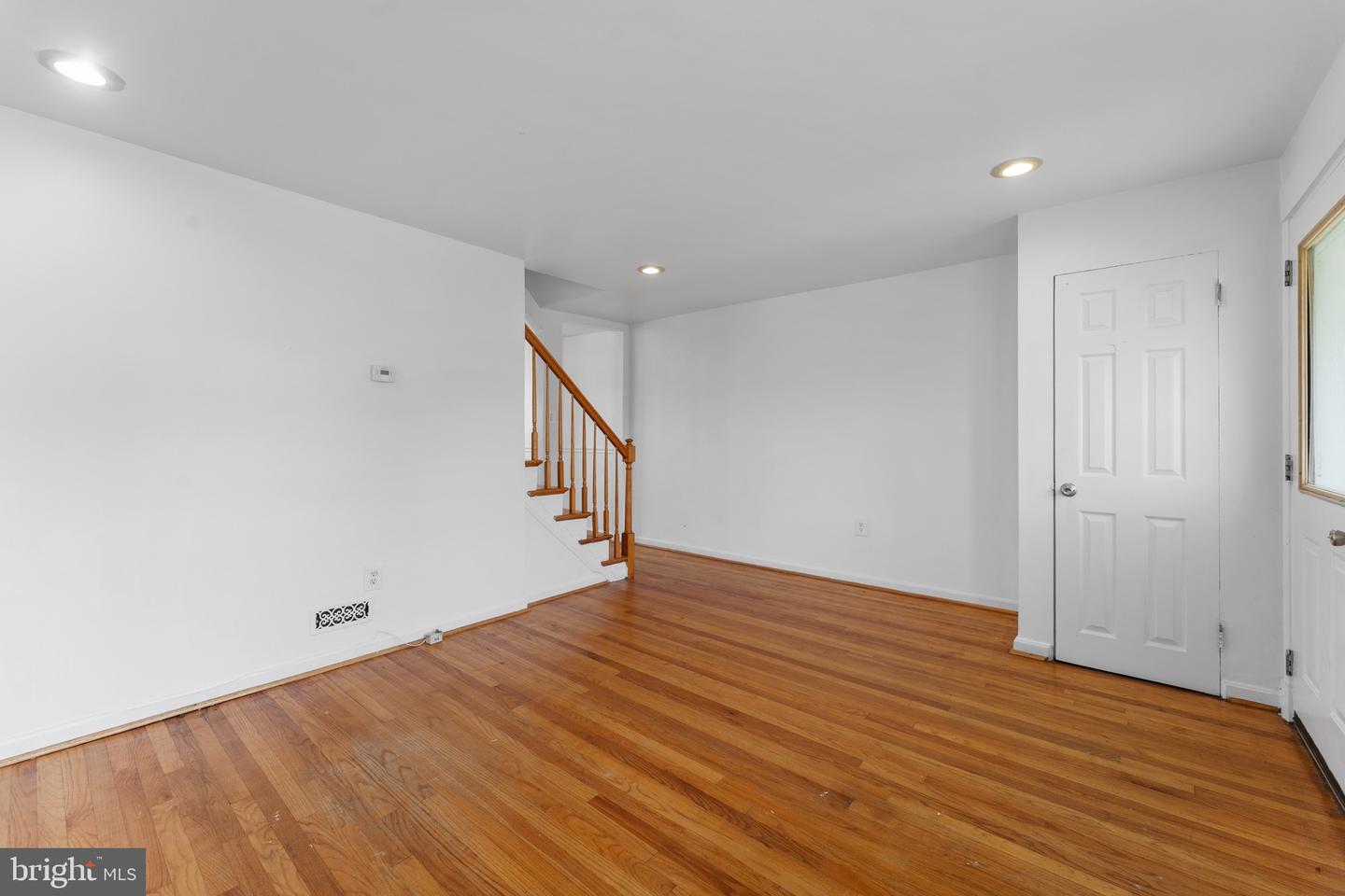 4022 Ardley Ave Property Photo 6