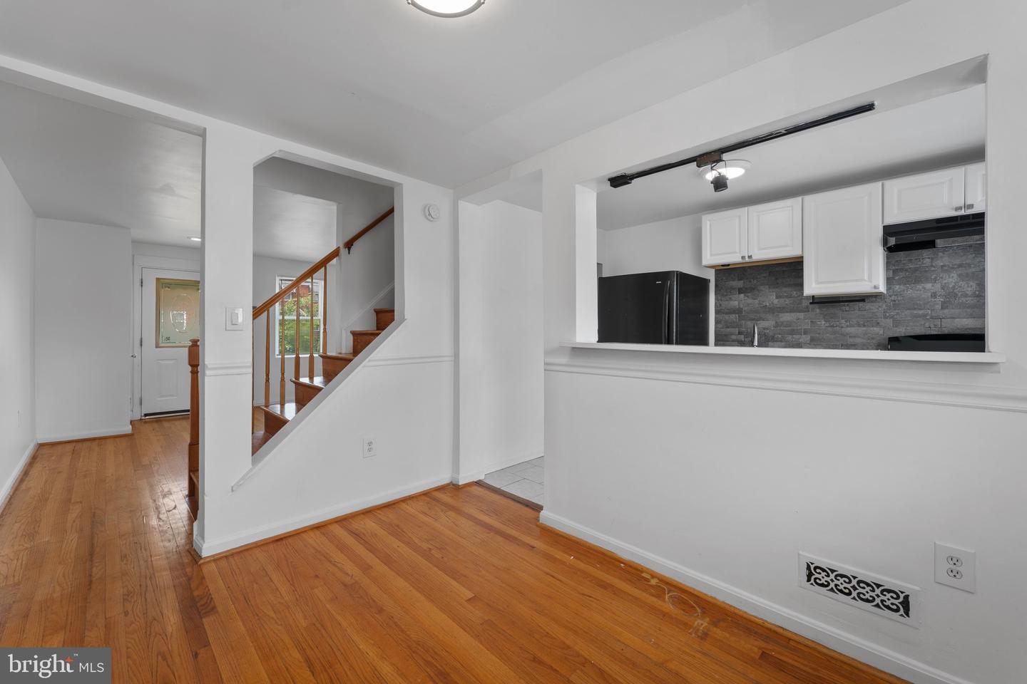 4022 Ardley Ave Property Photo 7