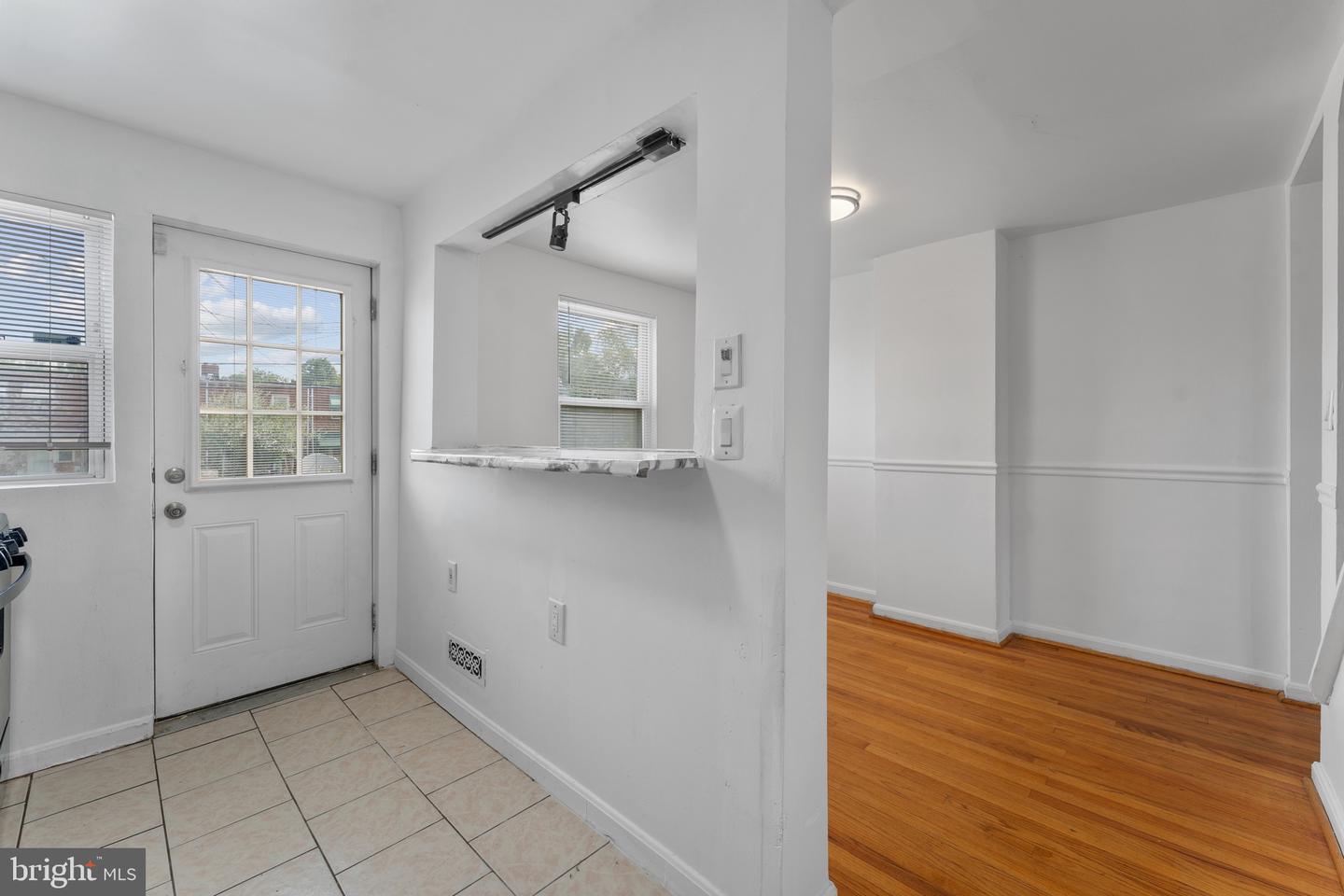 4022 Ardley Ave Property Photo 9