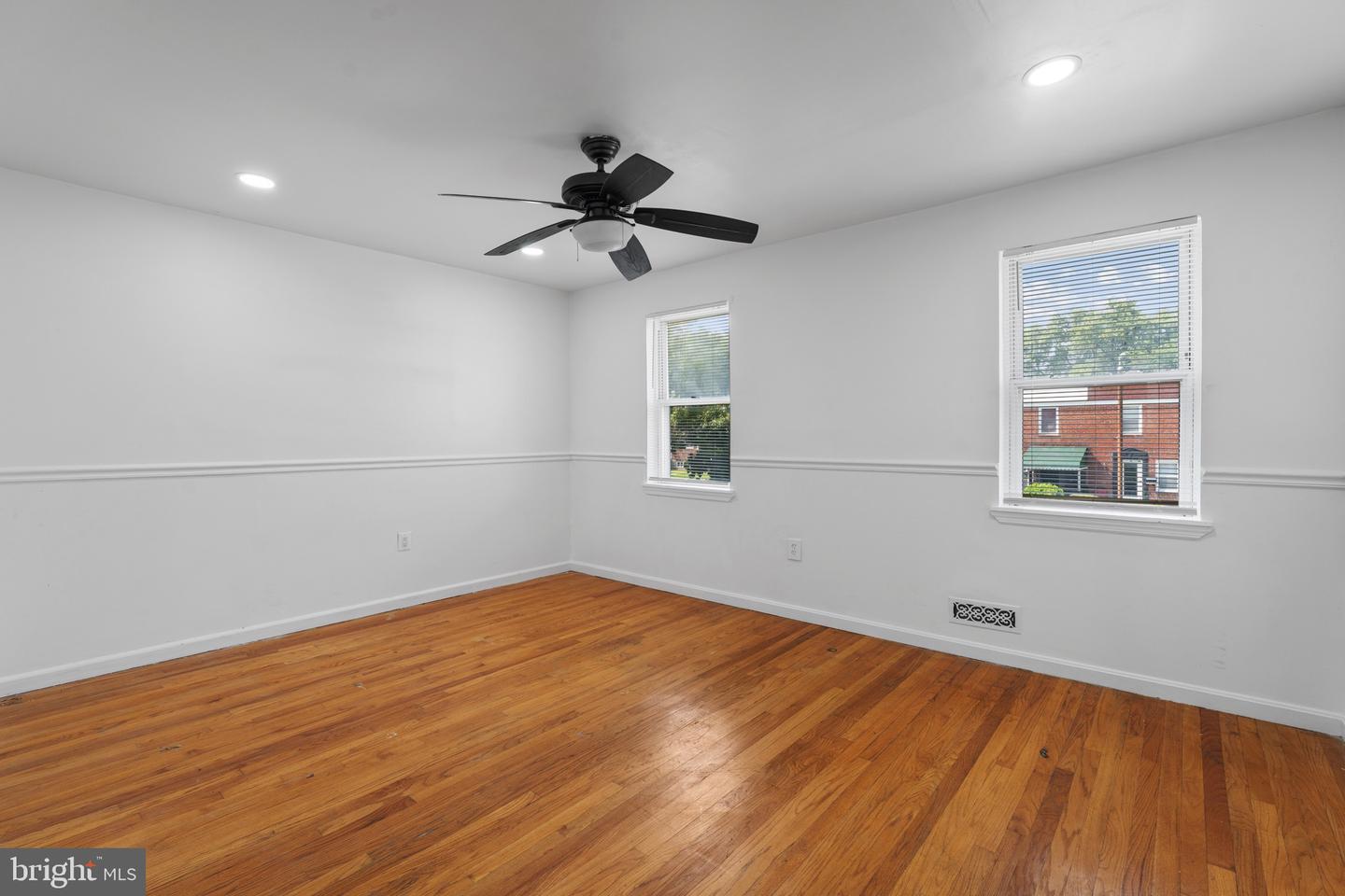 4022 Ardley Ave Property Photo 10