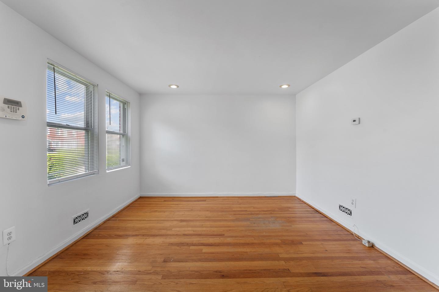 4022 Ardley Ave Property Photo 13