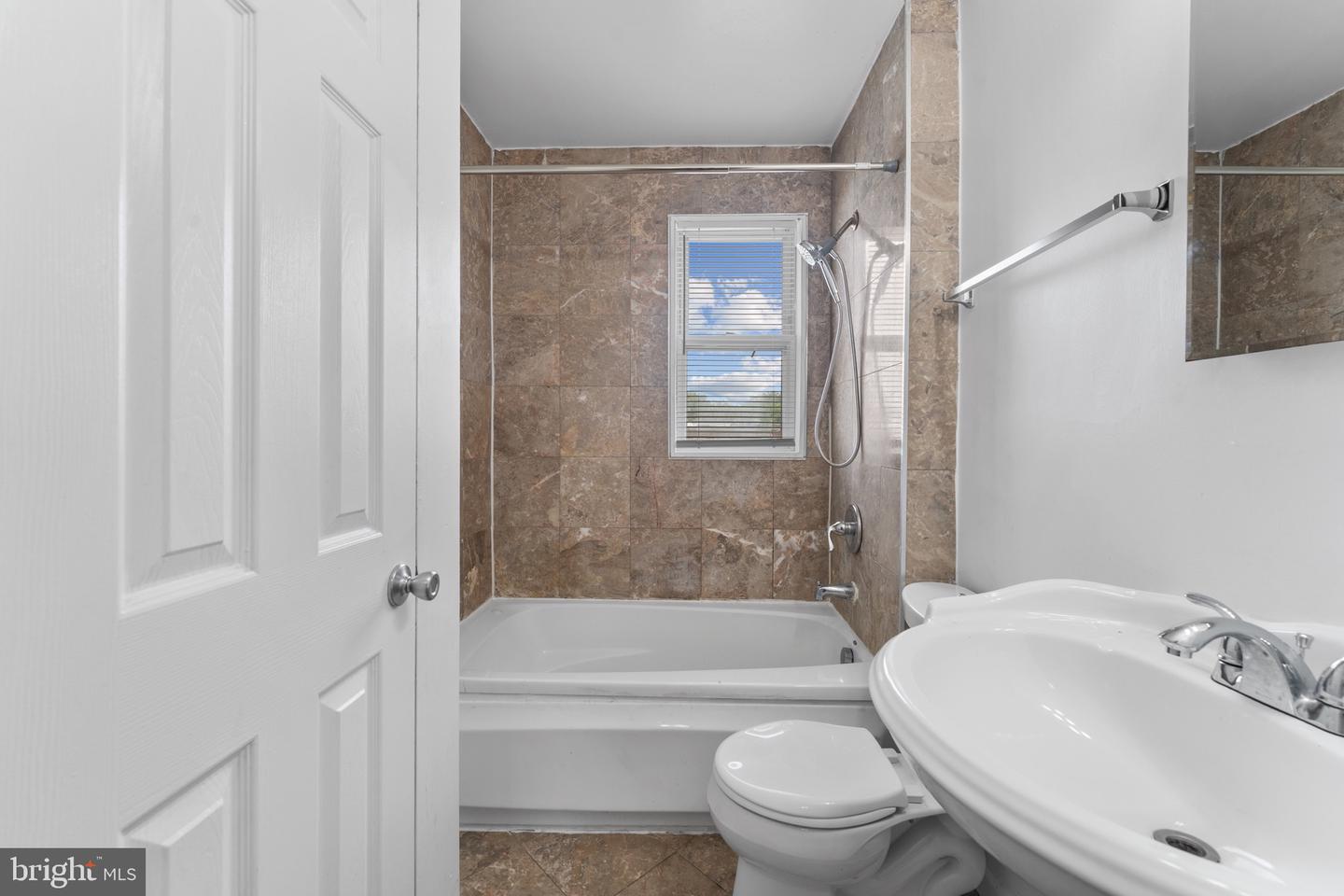 4022 Ardley Ave Property Photo 16