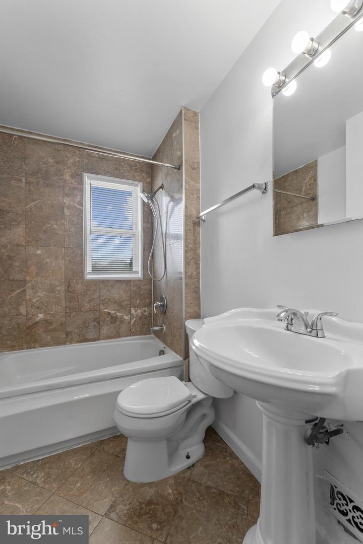 4022 Ardley Ave Property Photo 17
