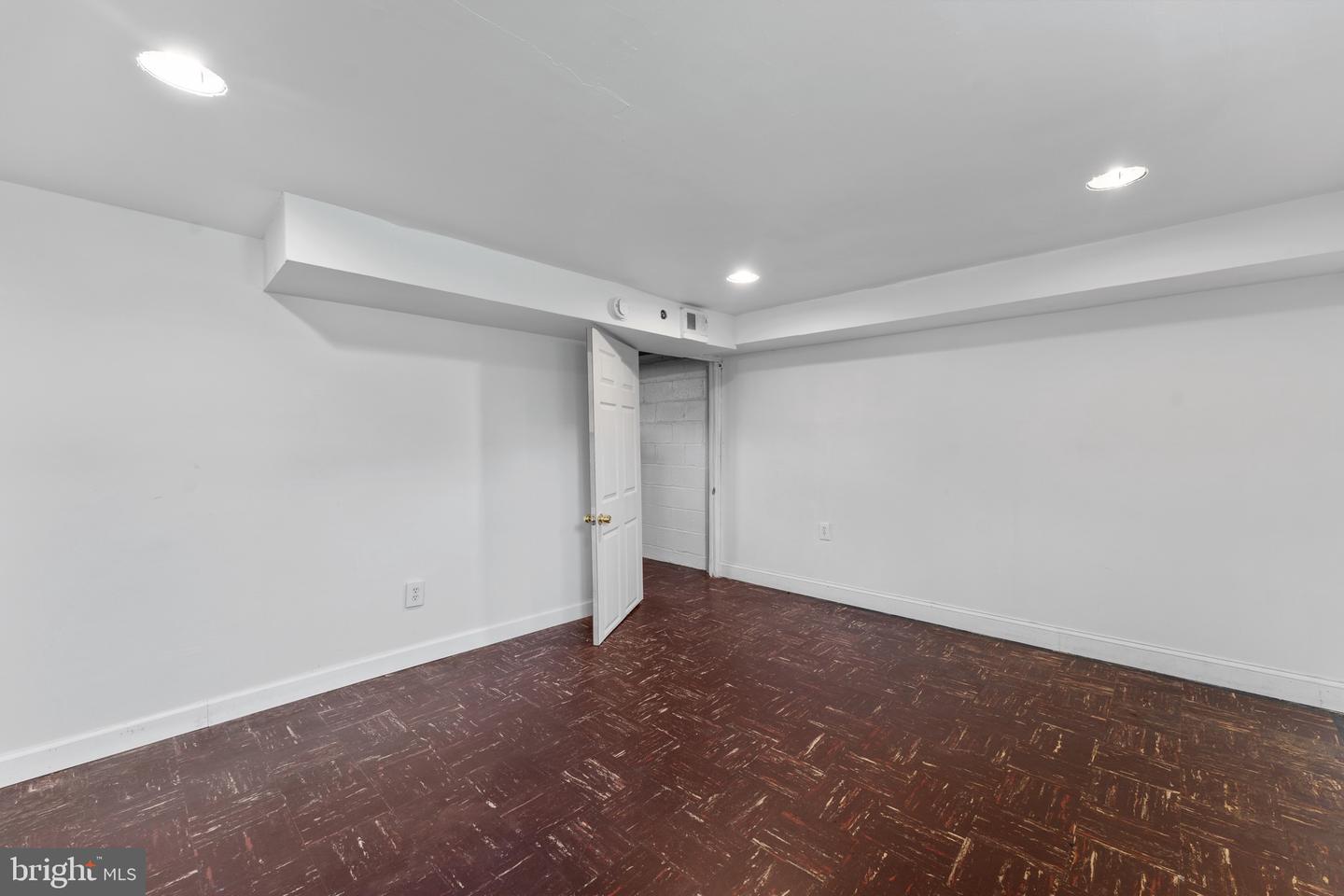 4022 Ardley Ave Property Photo 22