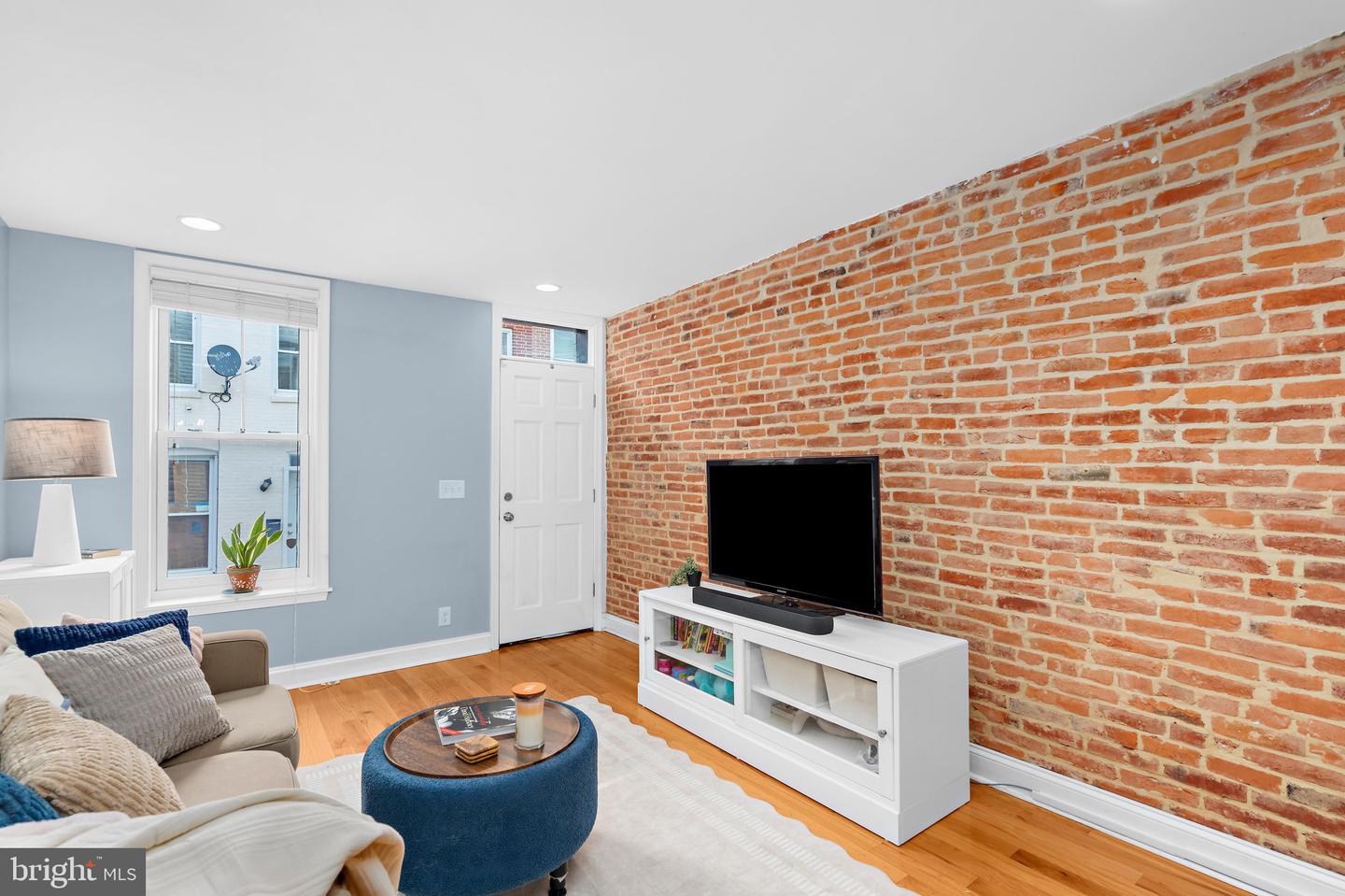 114 N Port St Property Photo 4