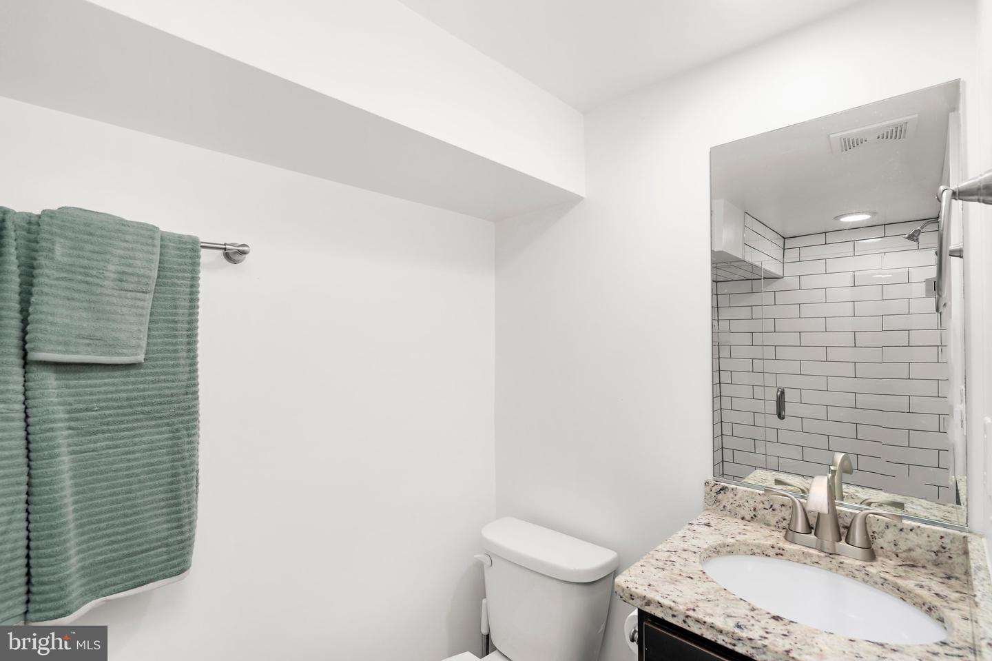 114 N Port St Property Photo 22