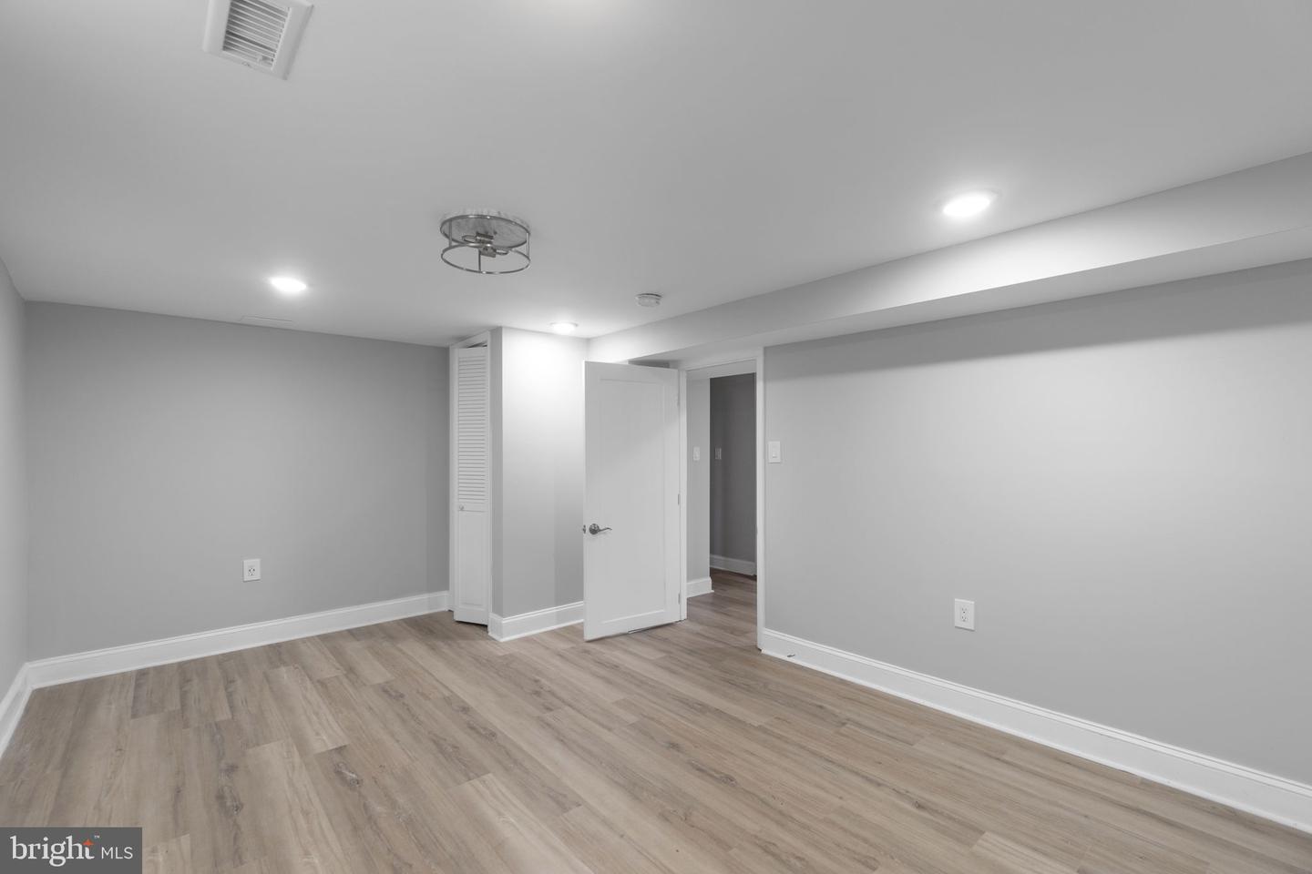 6008 Glenoak Ave Property Photo 20