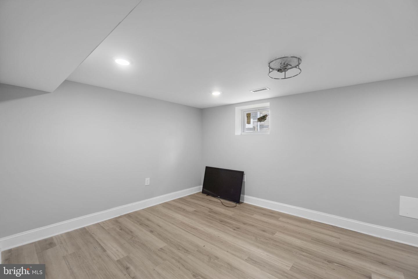 6008 Glenoak Ave Property Photo 21