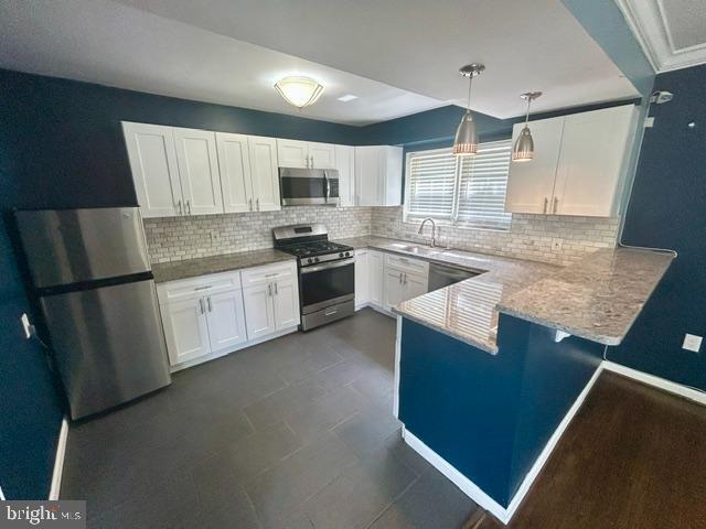 413 S Wickham Rd Property Photo 6