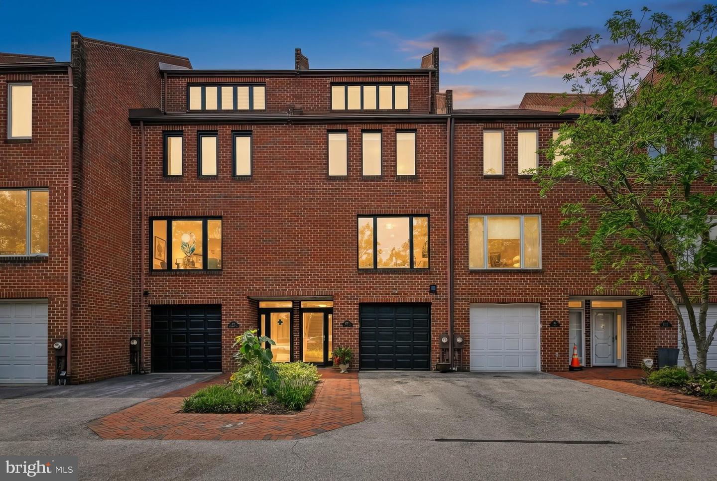 2363 BOSTON ST Property Photo 1