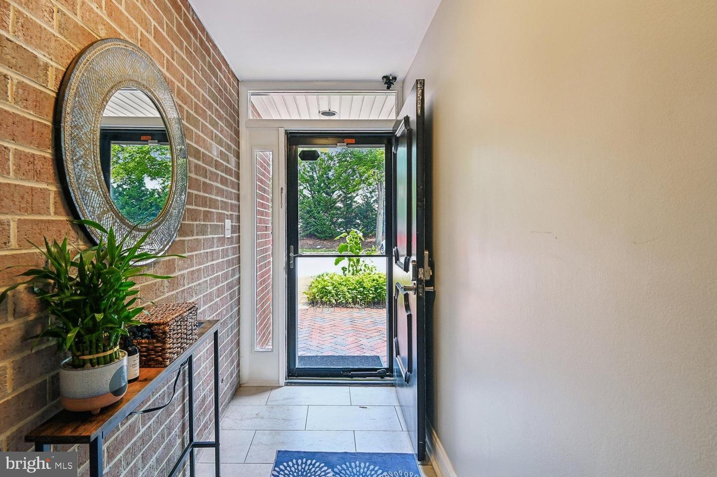 2363 Boston St Property Photo 4