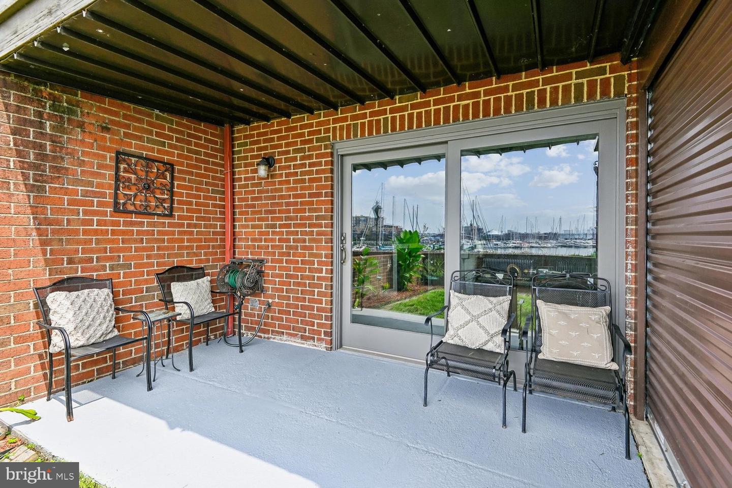 2363 Boston St Property Photo 6