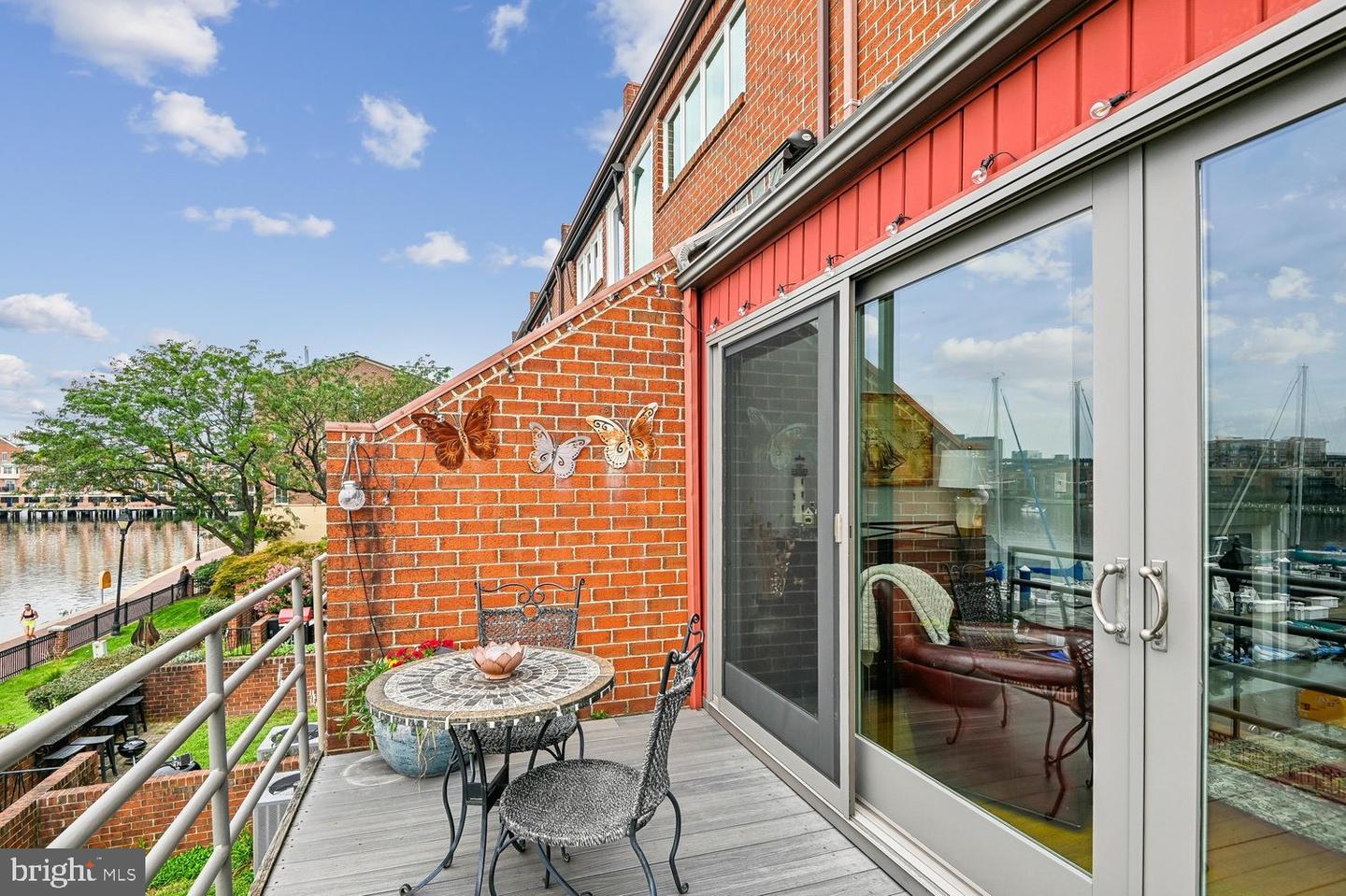 2363 Boston St Property Photo 13