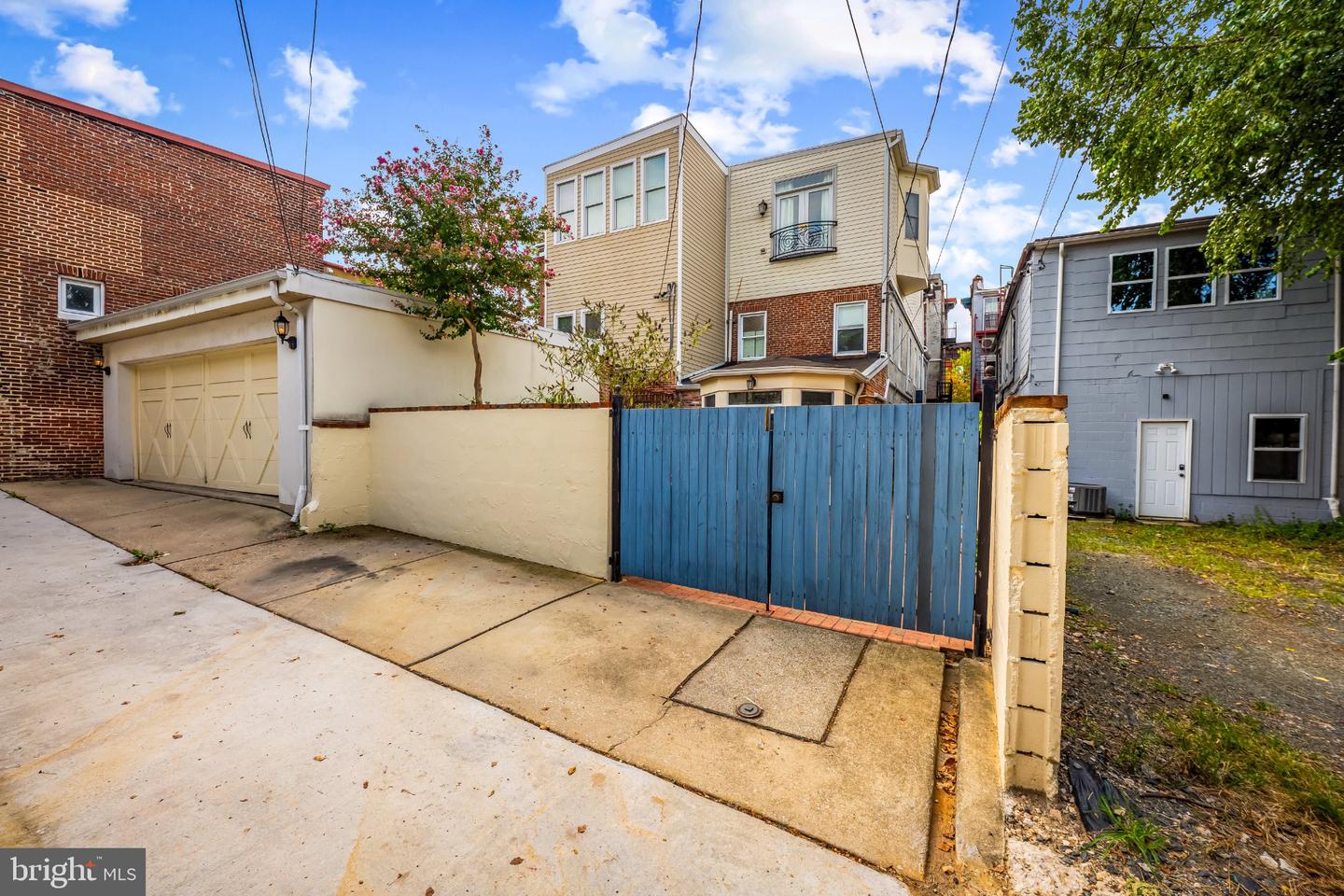 2210 E Pratt St Property Photo 47
