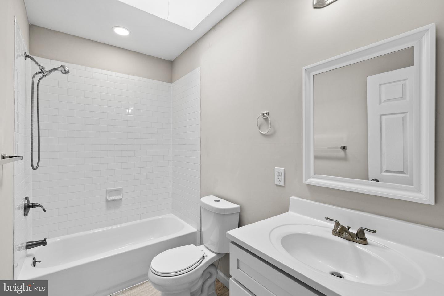 222 N Hilton St Property Photo 4