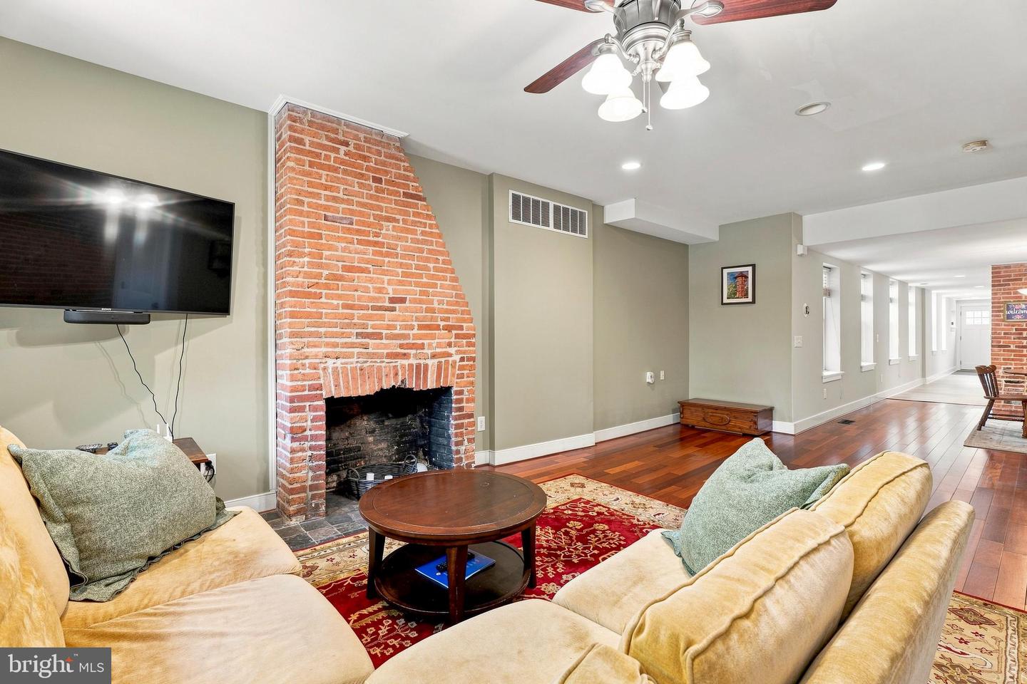 219 Collington Ave S Property Photo 7