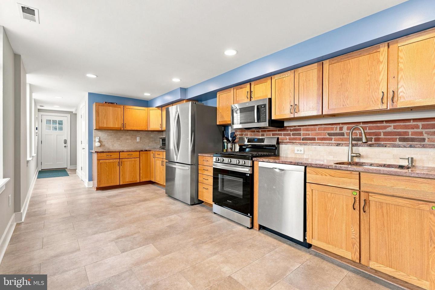 219 Collington Ave S Property Photo 11
