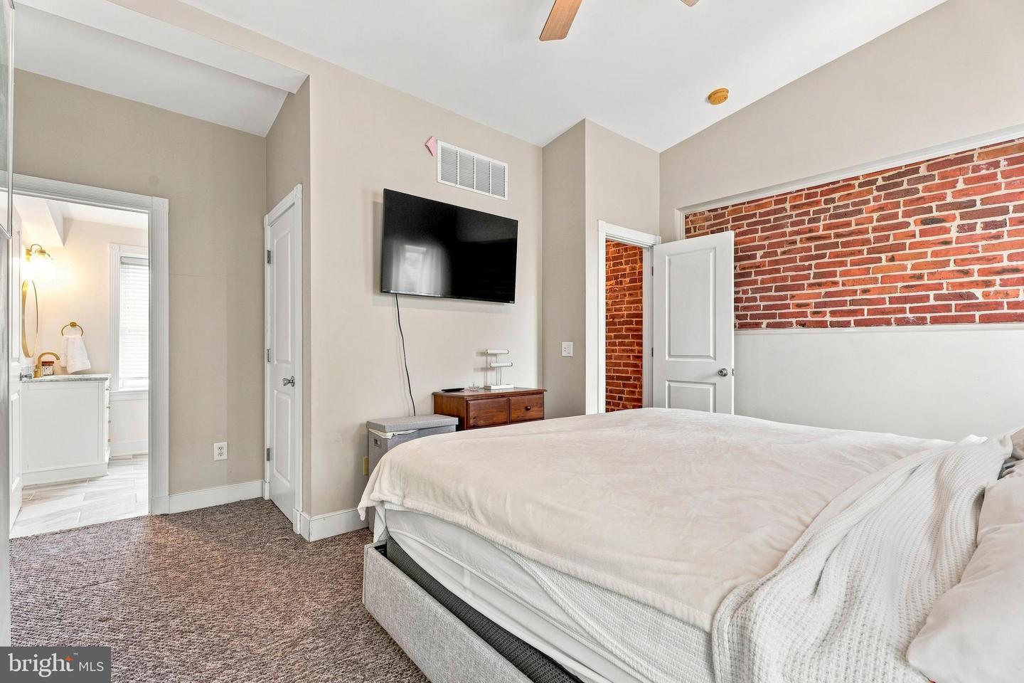 219 Collington Ave S Property Photo 34