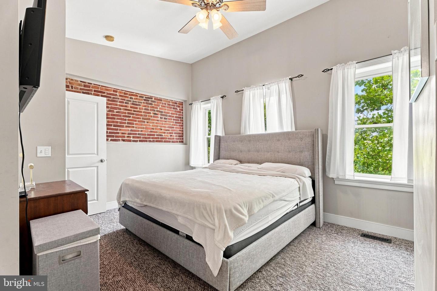 219 Collington Ave S Property Photo 39