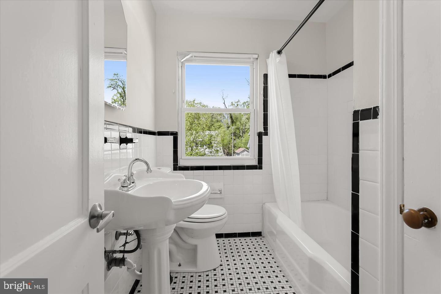 4015 Duvall Ave Property Photo 11