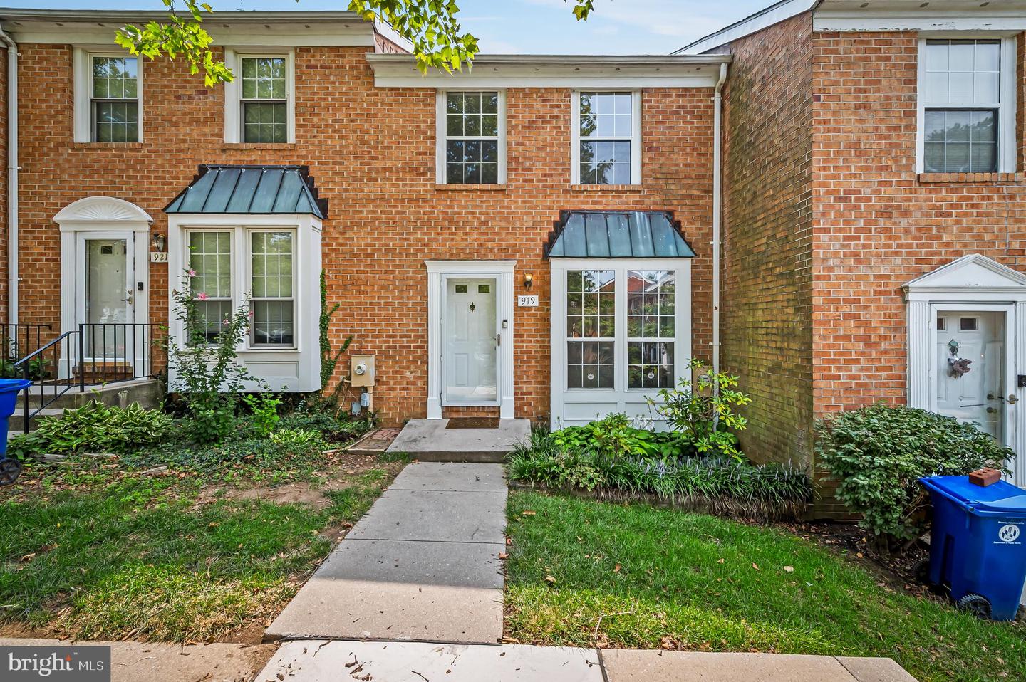 919 DARTMOUTHGLEN WAY Property Photo 1