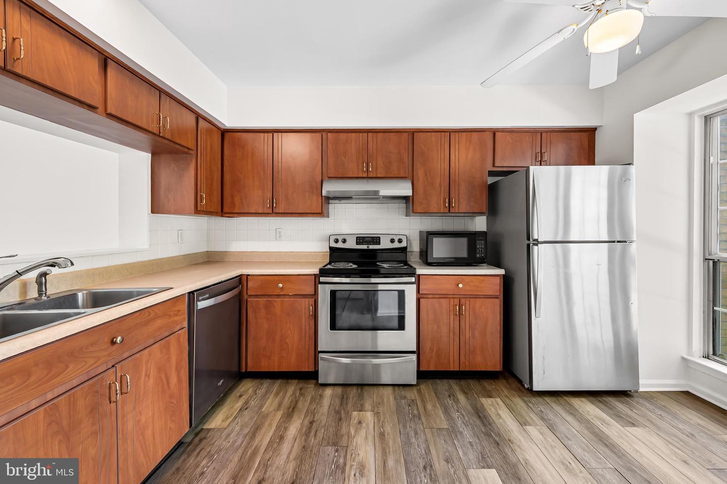919 Dartmouthglen Way Property Photo 3