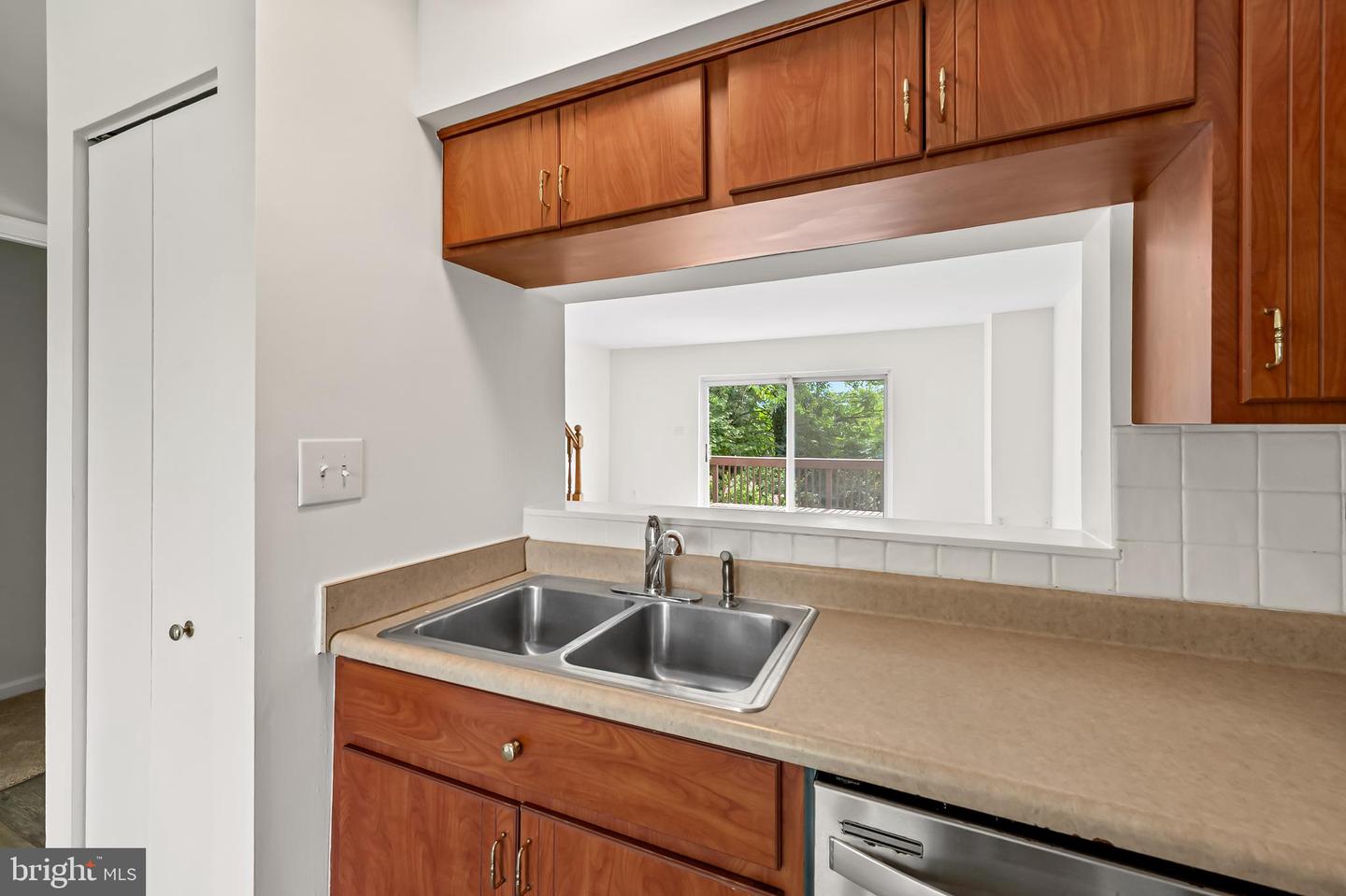 919 Dartmouthglen Way Property Photo 8