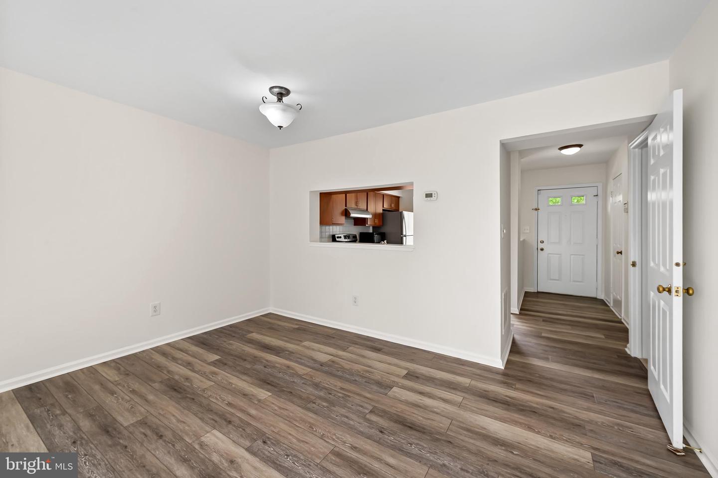 919 Dartmouthglen Way Property Photo 9