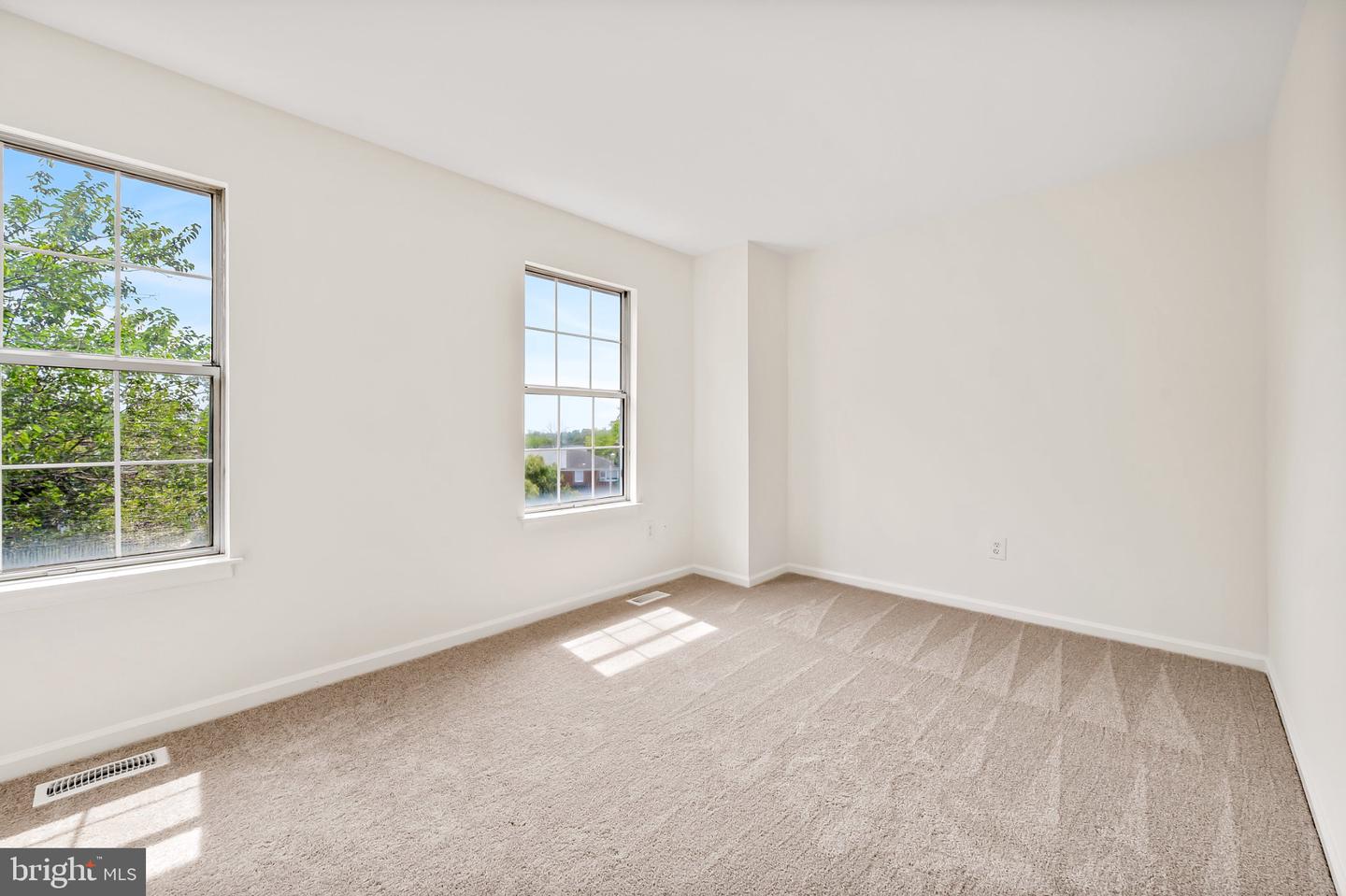 919 Dartmouthglen Way Property Photo 17