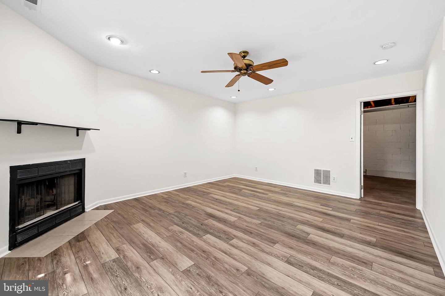 919 Dartmouthglen Way Property Photo 27