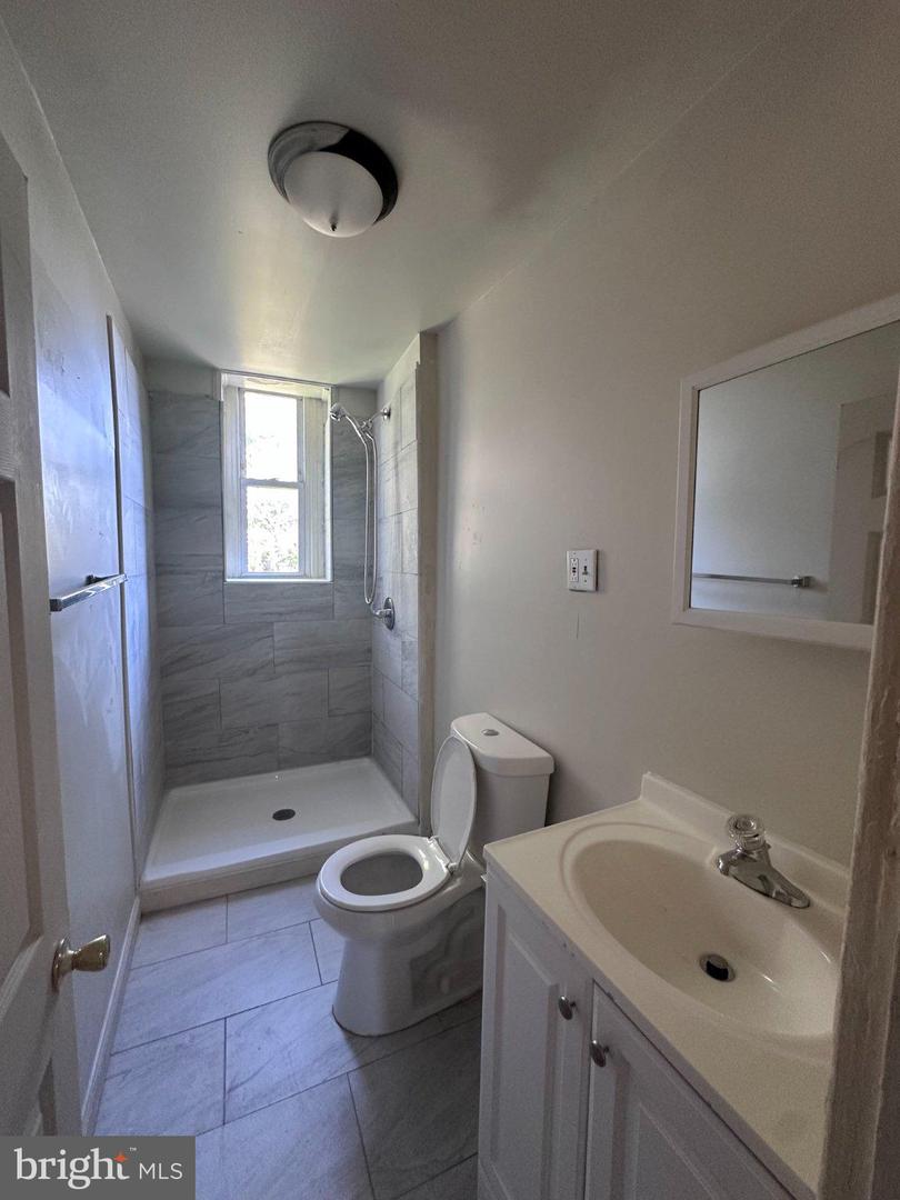 2506 W Pratt St W Property Photo 9