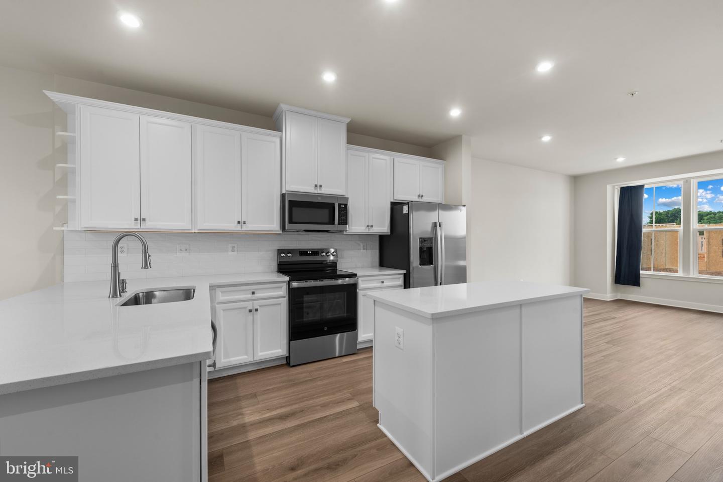 814 Watts St Property Photo 10