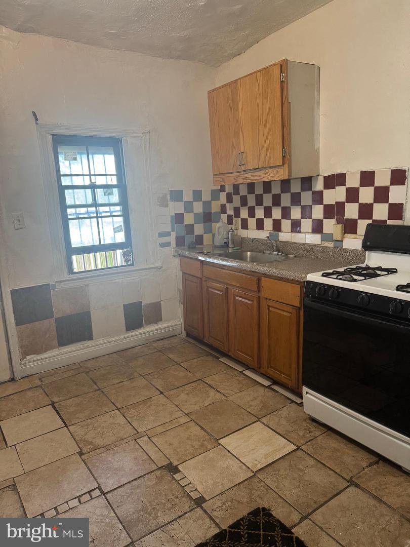 1615 N Warwick Ave Property Photo 26