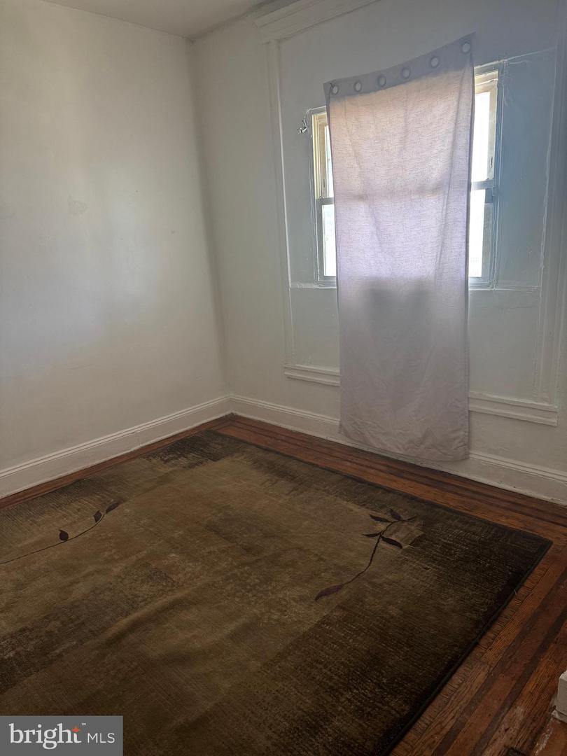 1615 N Warwick Ave Property Photo 30