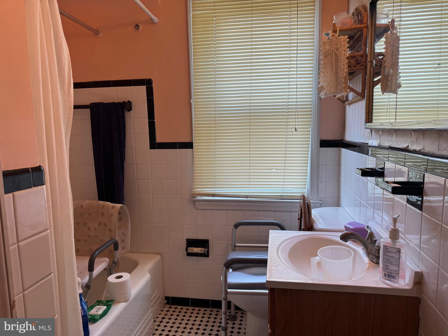 723 Stamford Rd Property Photo 9