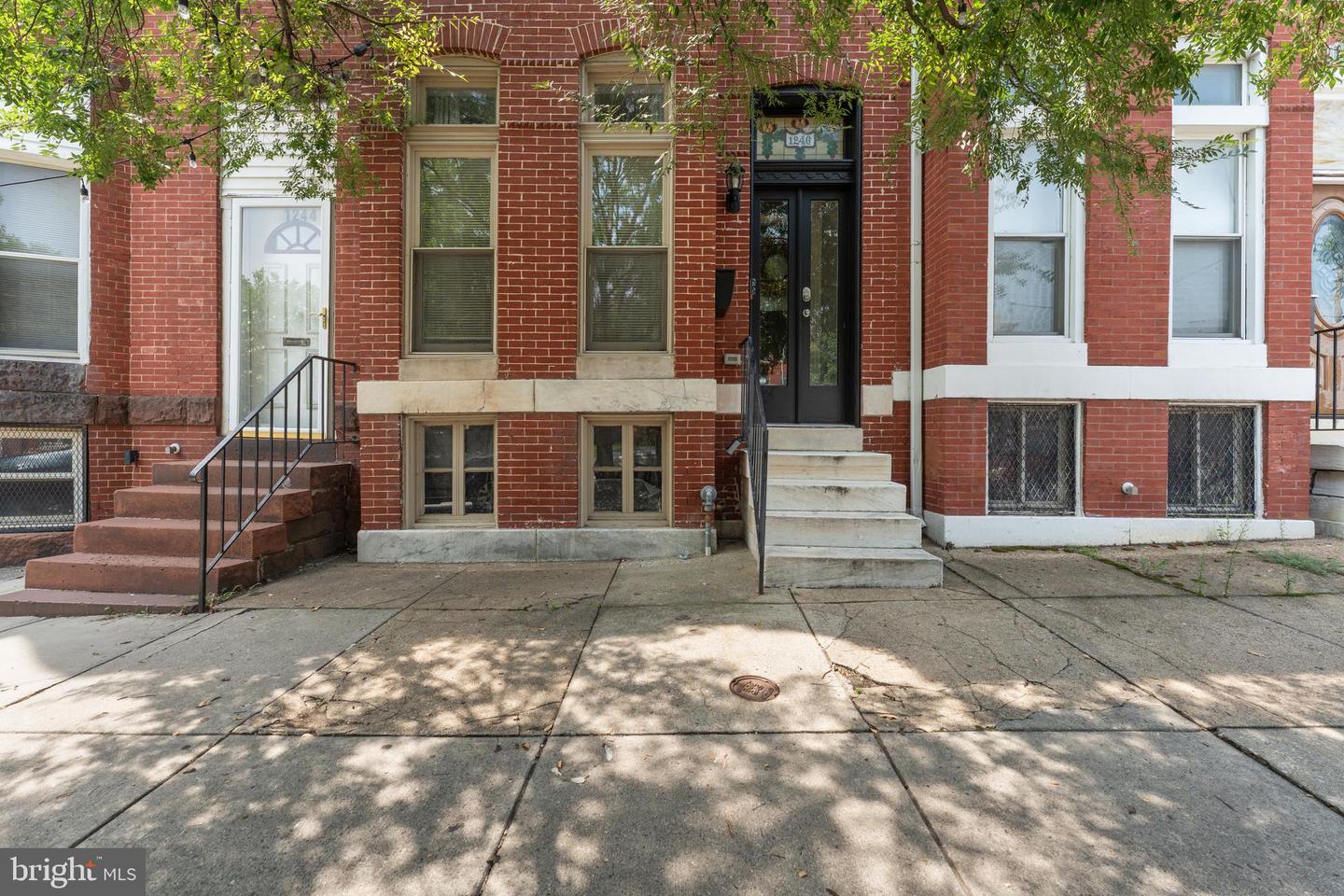 1246 N BROADWAY Property Photo 1