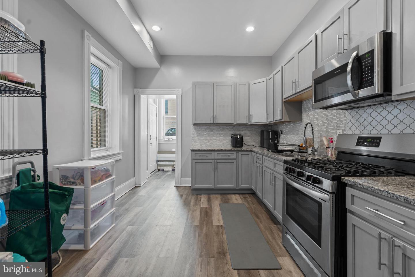1246 N Broadway Property Photo 14