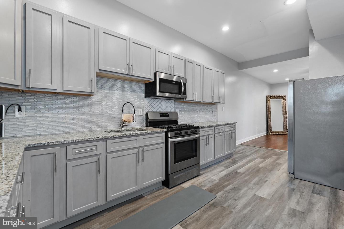 1246 N Broadway Property Photo 15