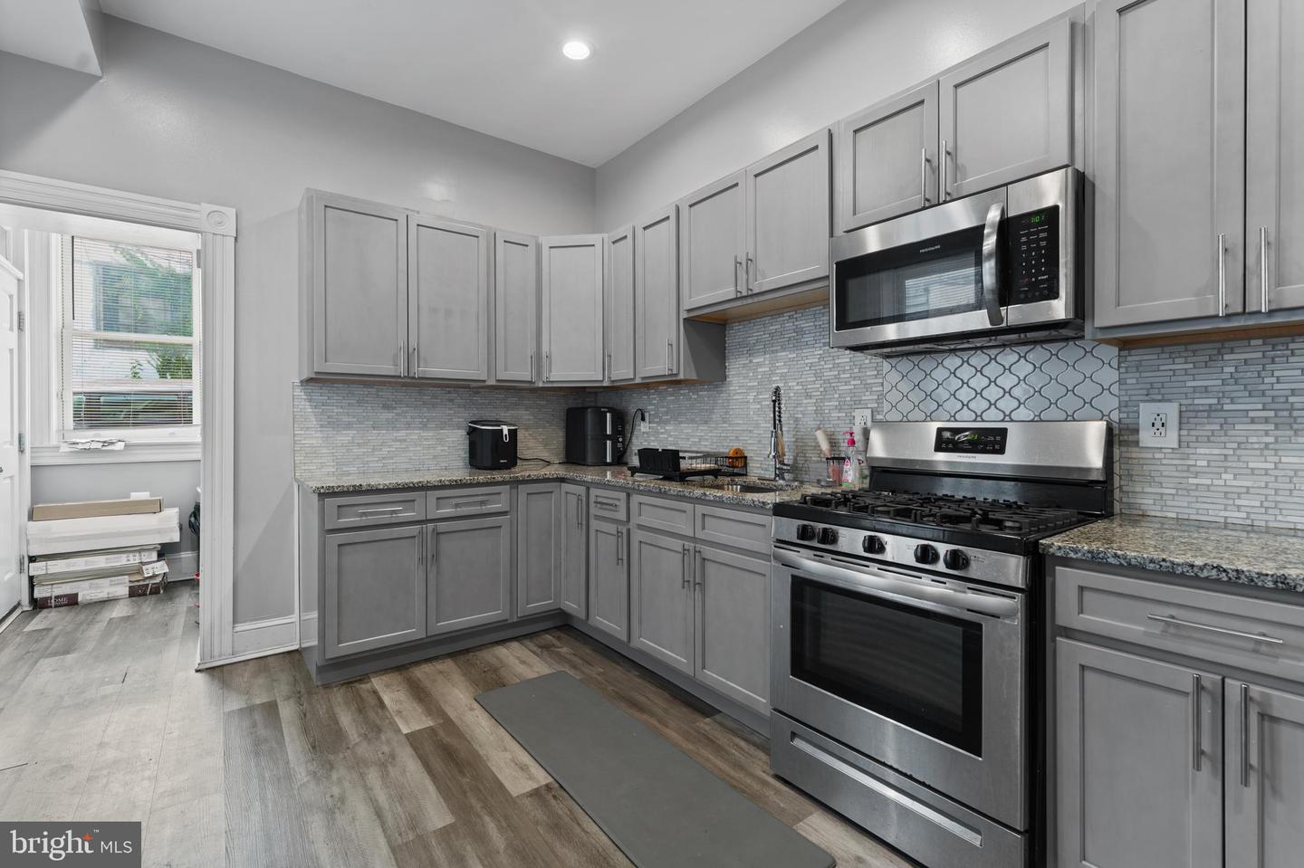 1246 N Broadway Property Photo 17