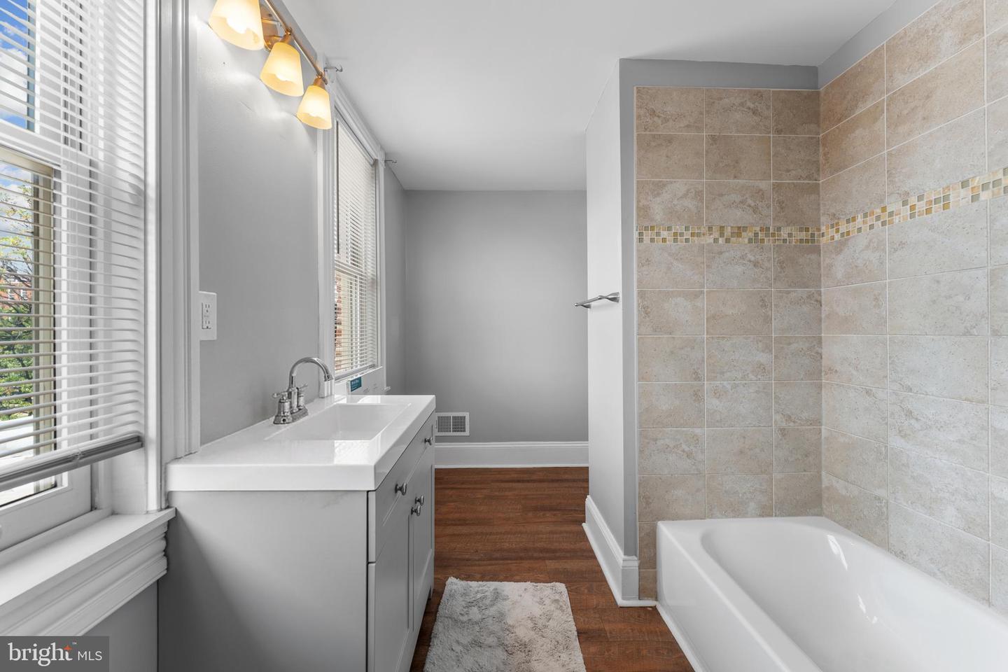 1246 N Broadway Property Photo 32