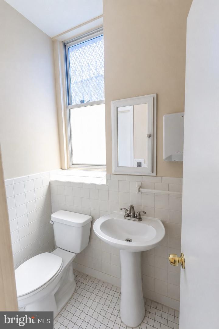 2100 W Baltimore St Property Photo 14
