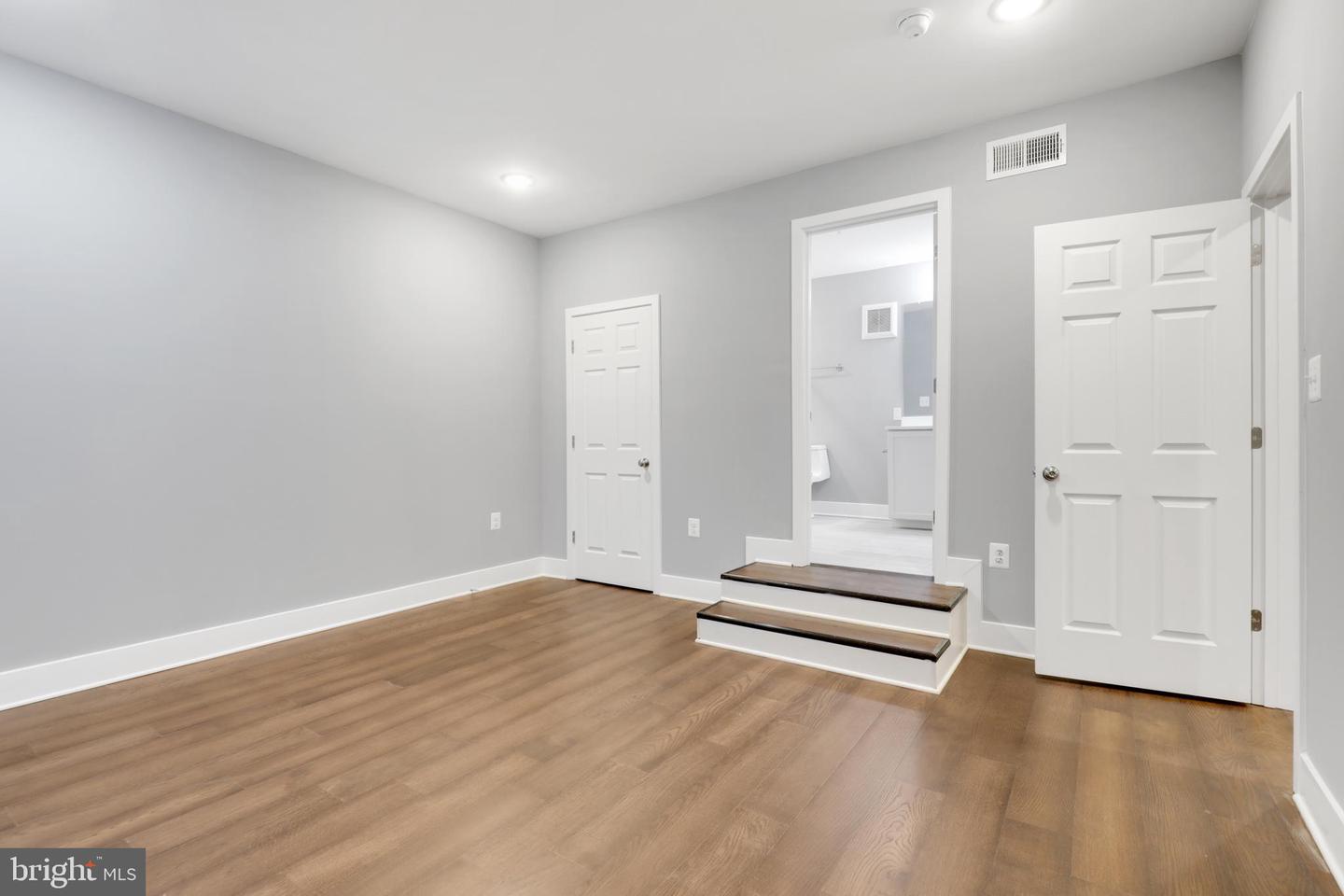 19 E Fayette St #204 Property Photo 4