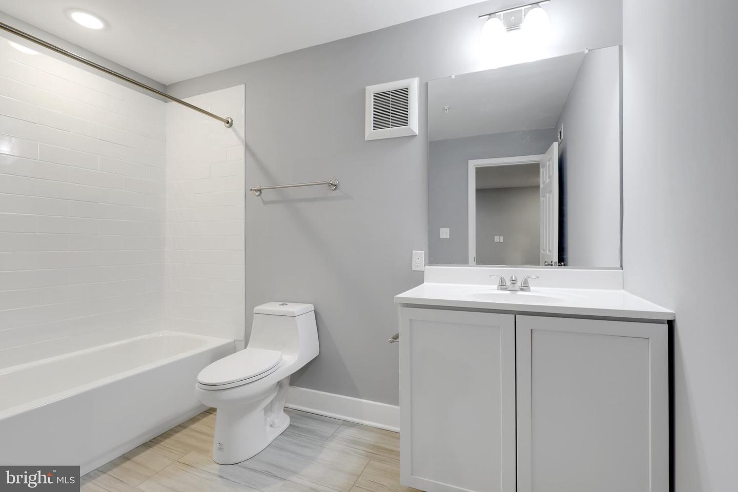 19 E Fayette St #204 Property Photo 5