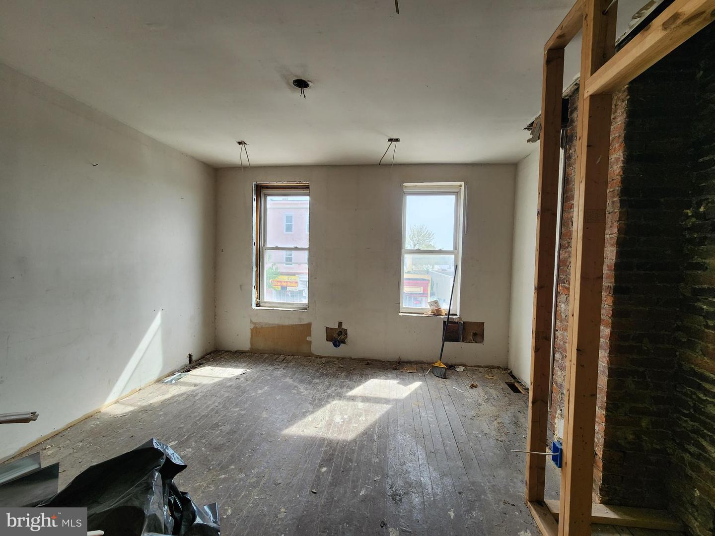 2932 Greenmount Ave Property Photo 12