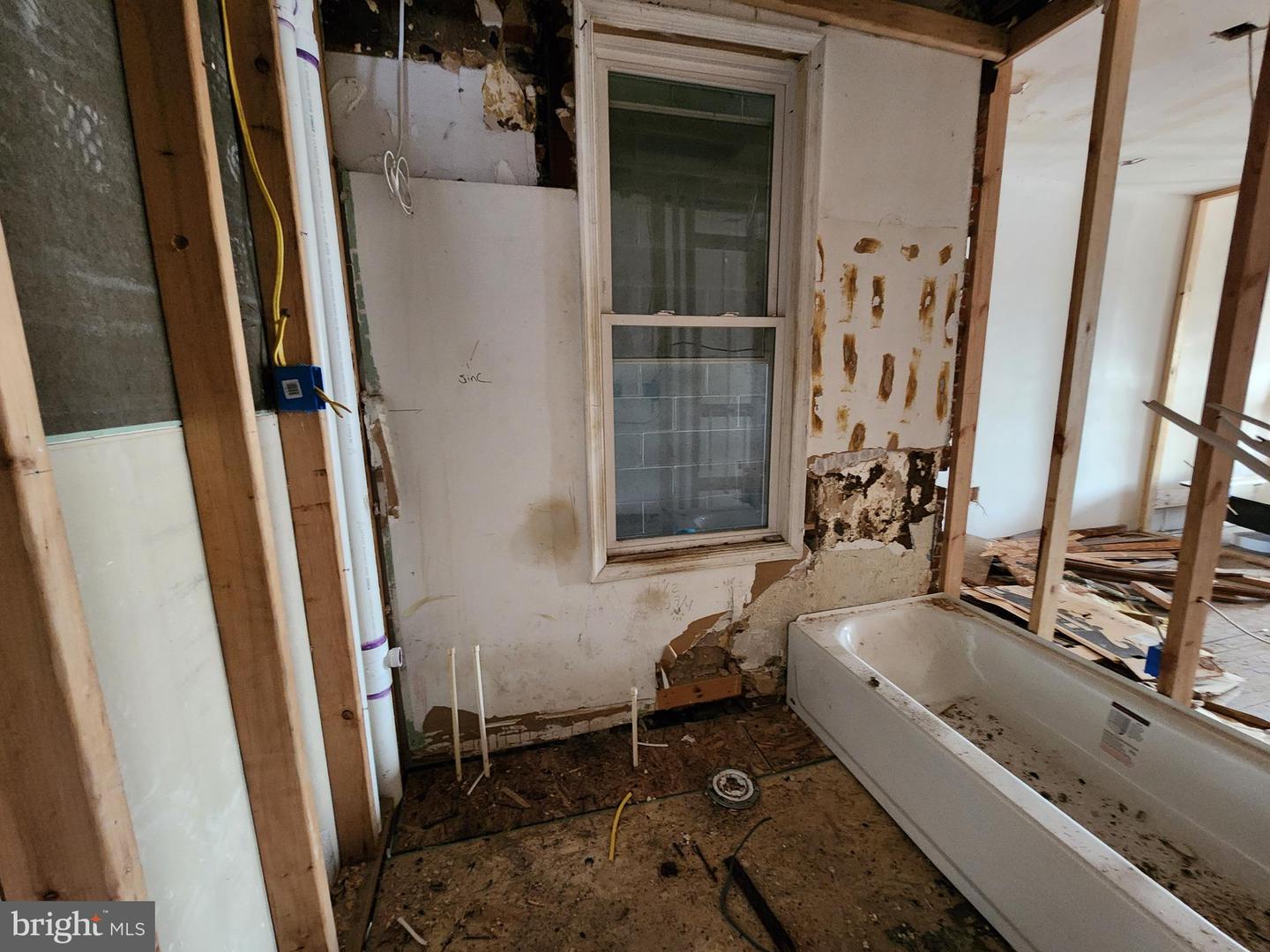 2932 Greenmount Ave Property Photo 17