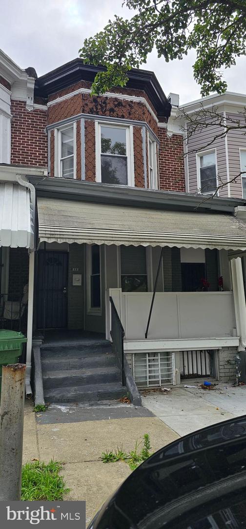 611 Denison St Property Photo 1